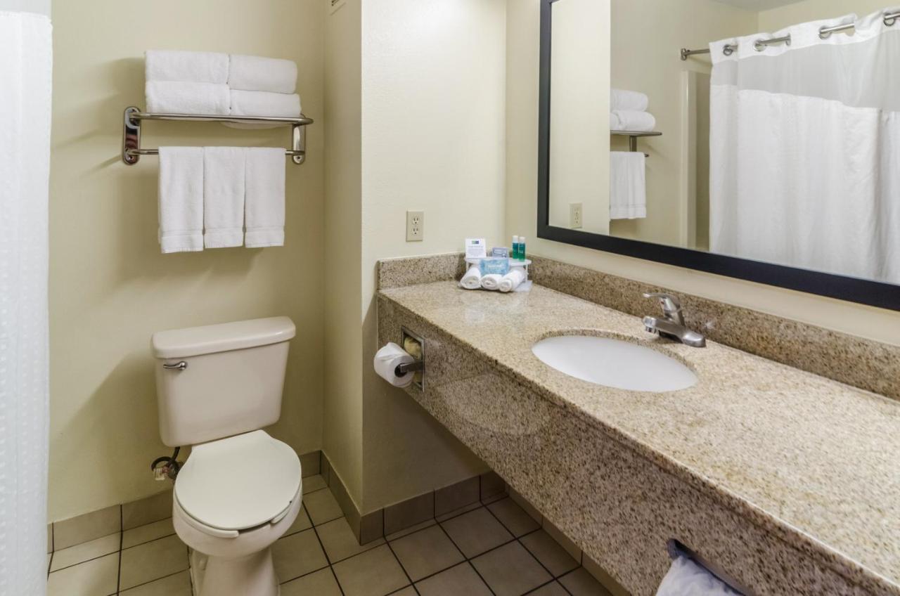 Holiday Inn Express Hotel & Suites Vinita By Ihg Zewnętrze zdjęcie